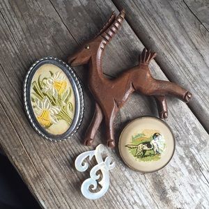 Vintage / antique lot ot of 4 brooches